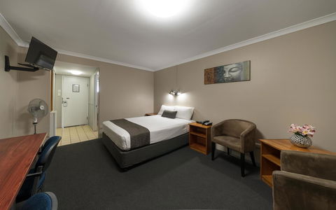 Cosmopolitan Motel & Serviced Apartments - Sydney 4u 5