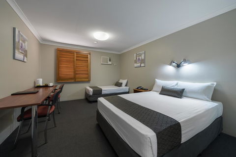 Cosmopolitan Motel & Serviced Apartments - Sydney 4u 4