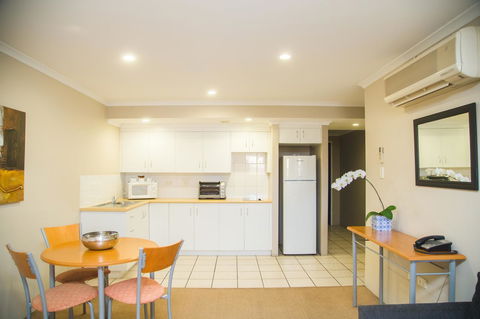Cosmopolitan Motel & Serviced Apartments - Sydney 4u 19