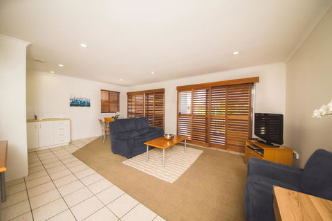 Cosmopolitan Motel & Serviced Apartments - Sydney 4u 24