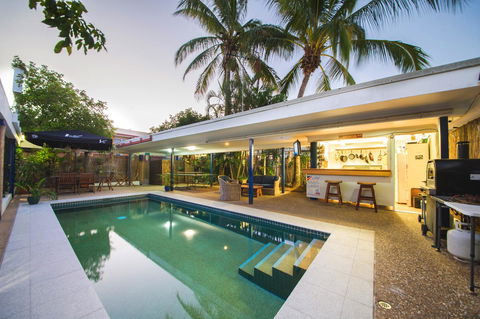 Cosmopolitan Motel & Serviced Apartments - Sydney 4u 1
