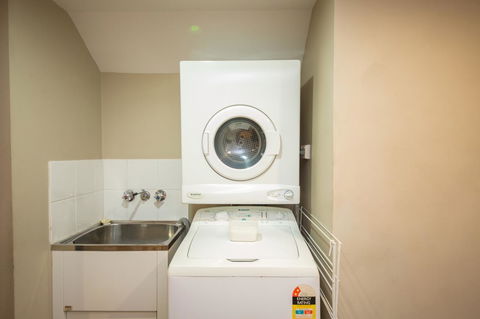 Cosmopolitan Motel & Serviced Apartments - Sydney 4u 23