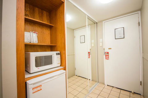 Cosmopolitan Motel & Serviced Apartments - Sydney 4u 22