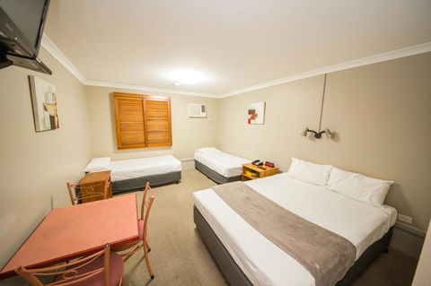 Cosmopolitan Motel & Serviced Apartments - Sydney 4u 7