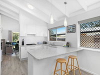 Beautiful Home- Walk to Beach-Short drive to Noosa