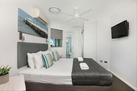 Malibu Apartments - Sydney 4u 8