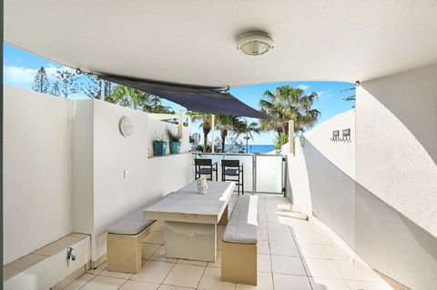 Malibu Apartments - Sydney 4u 9
