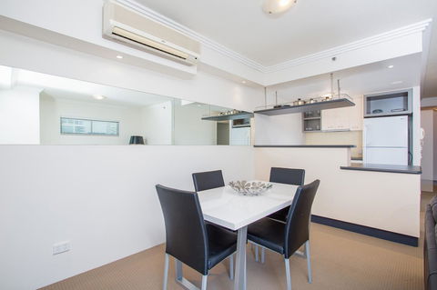 Republic Apartments Brisbane City - Sydney 4u 19