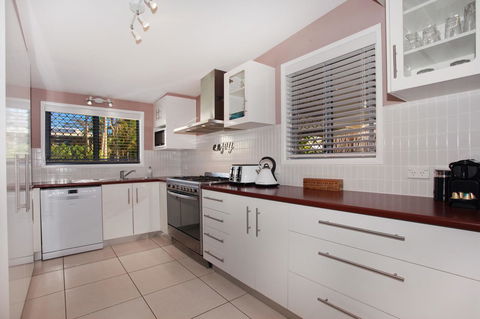 6 Botany Court Marcoola Beach - Pet Friendly 500 Bond - Sydney 4u 10