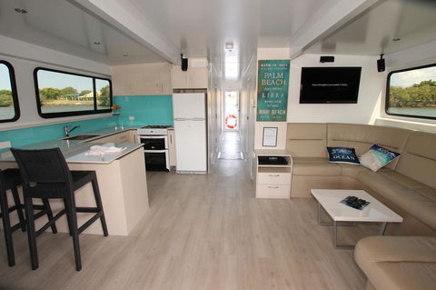 Coomera Houseboats - Sydney 4u 9