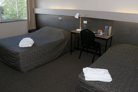 Brighton Hotel - Sydney 4u 4