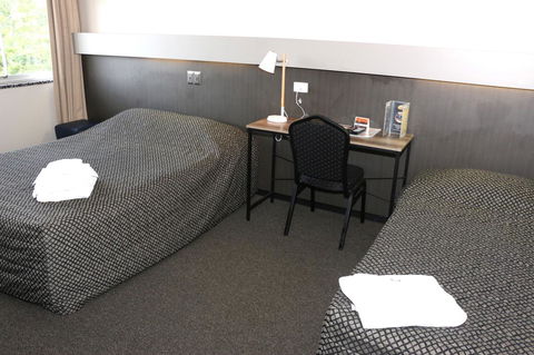 Brighton Hotel - Sydney 4u 3