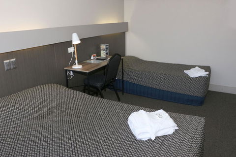 Brighton Hotel - Sydney 4u 6