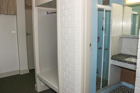 Brighton Hotel - Sydney 4u 10