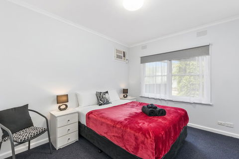 Wattle Grove Villa - Sydney 4u 1