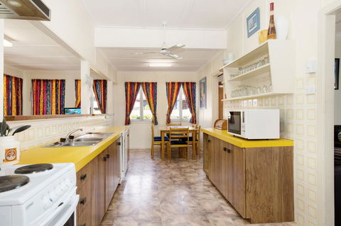 Wheelchair Friendly With Water Views - Welsby Pde, Bongaree - Accommodation Sydney 2