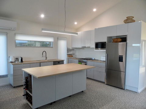 WHITE SHELLS HOLIDAY RENTAL - Sydney 4u 2