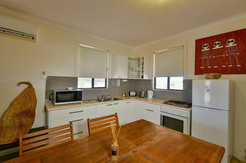 William Creek Camp Ground & Units - Sydney 4u 1