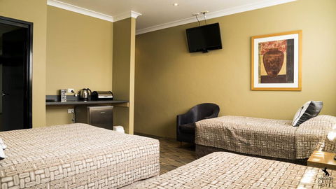 Windsor Castle Hotel - Sydney 4u 1