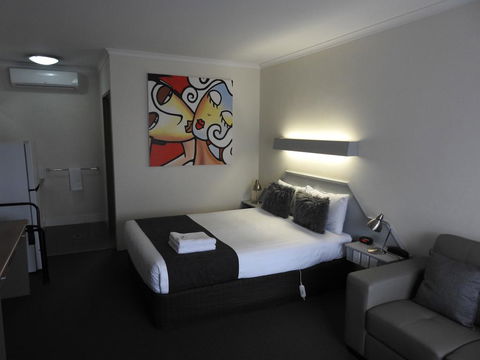 Wine Village Motor Inn - Accommodation Sydney 3