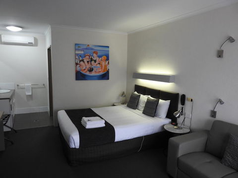 Wine Village Motor Inn - Accommodation Sydney 2