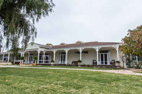 Winniston Lodge Luxury Accommodation - Sydney 4u 0