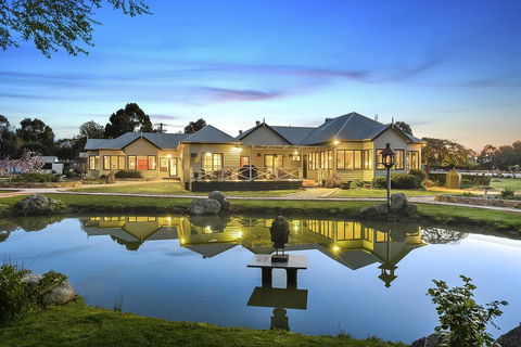 Woodend Old School House - Sydney 4u 1