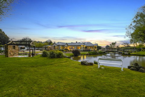 Woodend Old School House - Sydney 4u 2