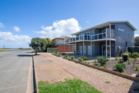 Xanadu - Aldinga Beach - Sydney 4u 1