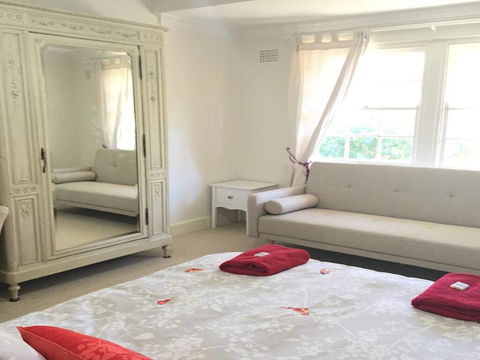York Cottage - Grand Gate House And Enchanting Gardens - Sydney 4u 2