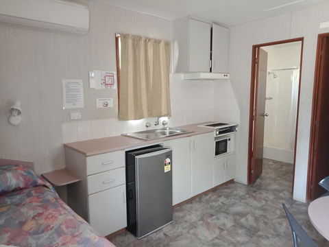 Young Caravan Park - Sydney 4u 2