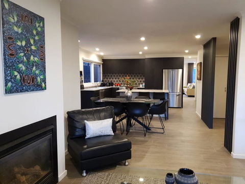 Your Home Away From Home - Sydney 4u 3