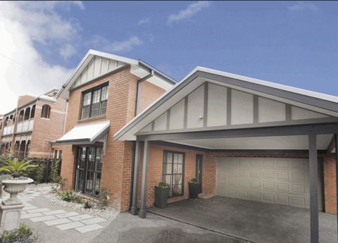Your Home Away From Home - Sydney 4u 2