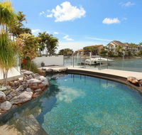 Yulunga 20 - 4 BDRM Canal Home with Pool - Sydney 4u