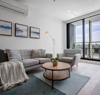 Modern City Comfy and warm AptParkvilleCarpark - Accommodation Sydney
