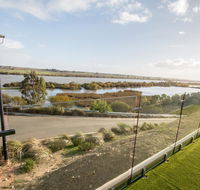 Serenity and sweeping Murray River views - Sydney 4u