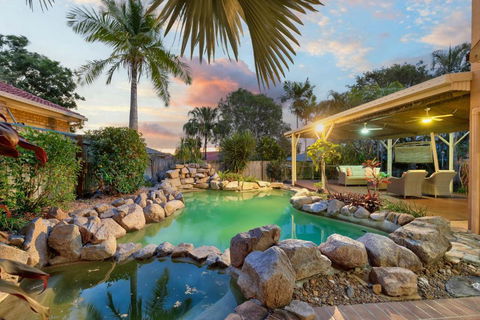 5 Bedroom With Inground Pool In Parkinson - Sydney 4u 0
