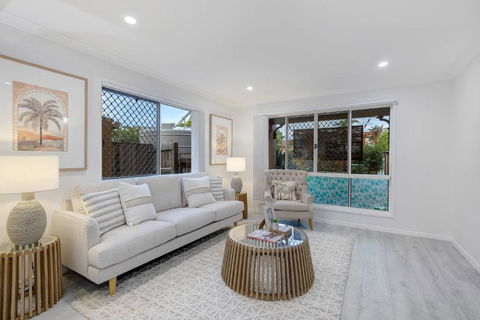 5 Bedroom With Inground Pool In Parkinson - Sydney 4u 2