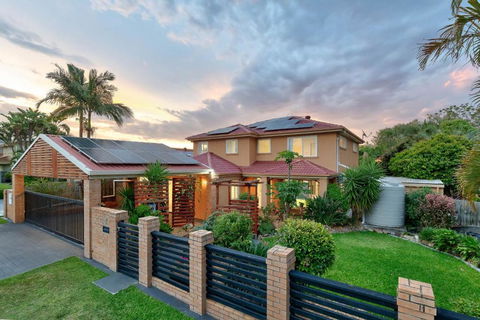 5 Bedroom With Inground Pool In Parkinson - Sydney 4u 4