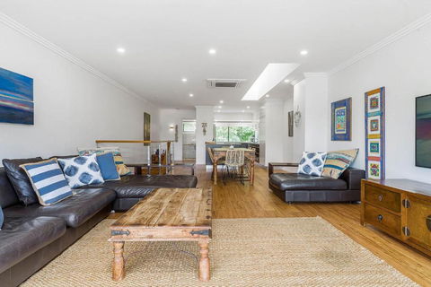 A Perfect Stay - 3 James Cook Apartments - Sydney 4u 4