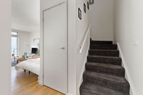 A 2BR Loft Near Melbourne Central FREE Parking - Sydney 4u 3