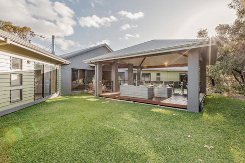 A Bush Utopia - Sydney 4u 1