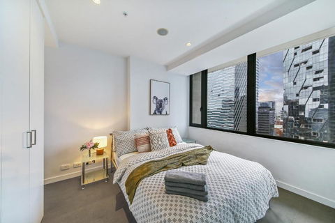 A Chic 2BR Home Near Southern Cross City Views - Sydney 4u 3