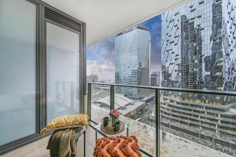 A Chic 2BR Home Near Southern Cross City Views - Sydney 4u 4