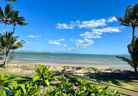 Absolute Beachfront Bowen Beach House-family Time - Accommodation Sydney 1