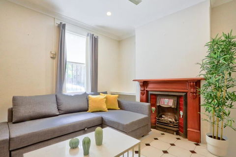 Affordable 3 Bedroom House Darlinghurst With 2 E-Bikes Included - Accommodation Sydney 1
