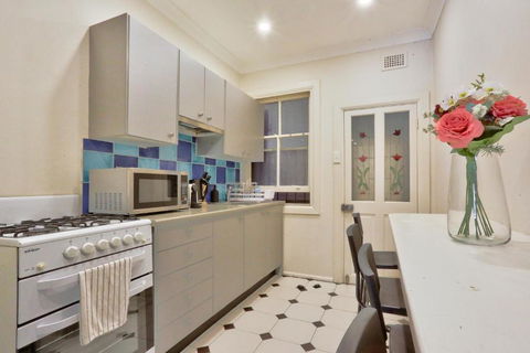 Affordable 3 Bedroom House Darlinghurst With 2 E-Bikes Included - Accommodation Sydney 4