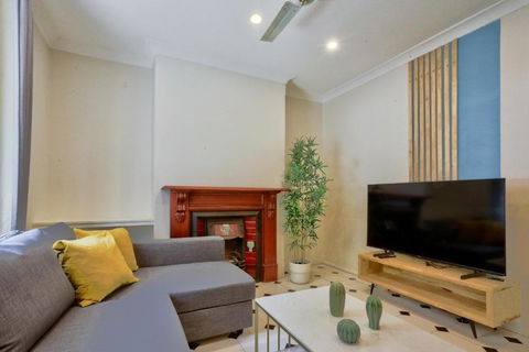 Affordable 3 Bedroom House Darlinghurst With 2 E-Bikes Included - Accommodation Sydney 0
