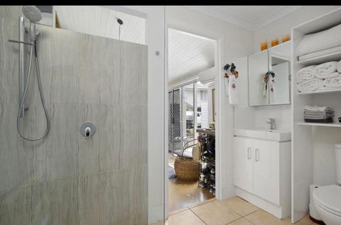 Affordable Luxury Room - Accommodation Sydney 3