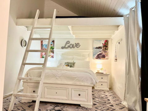 Affordable Luxury Room - Accommodation Sydney 1